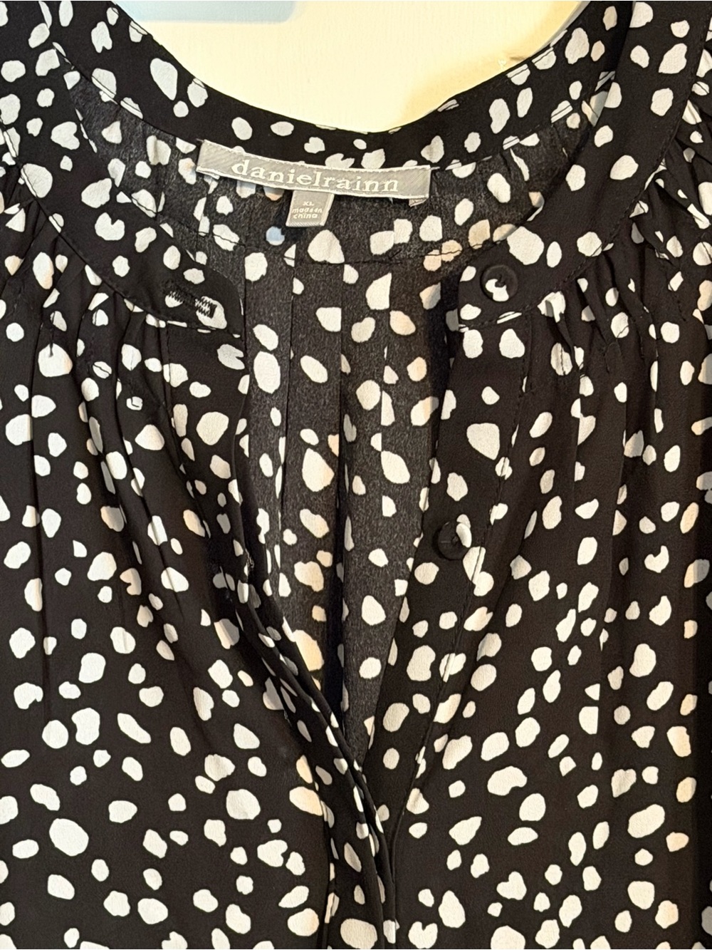 Daniel Rainn Black & White Polka Dot Sleeveless V-Neck Camisole - Picture 3 of 8